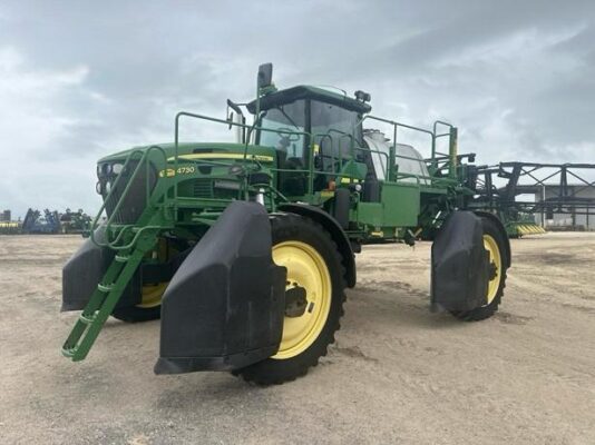 Самоходный опрыскиватель John Deere 4730